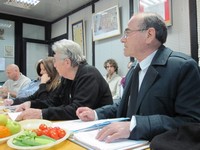כפרניק 34785 על כלבים ואנשים כפרניק 34785 על כלבים ואנשים